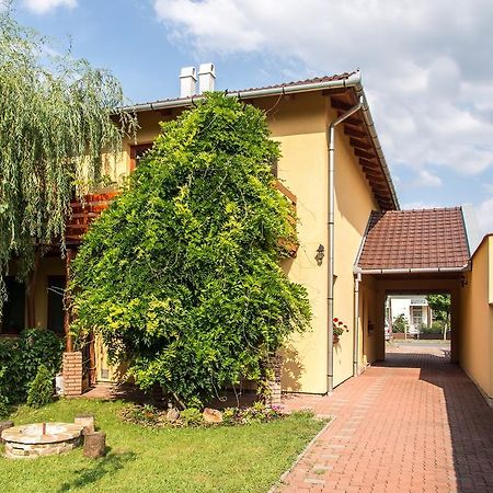 Aqua Apartman Gyula Luaran gambar